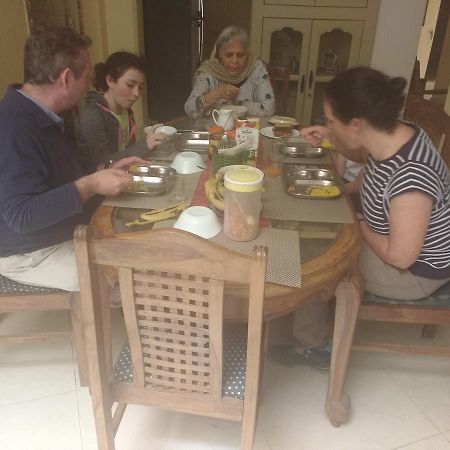 ורנאסי Granny'S Inn מראה חיצוני תמונה