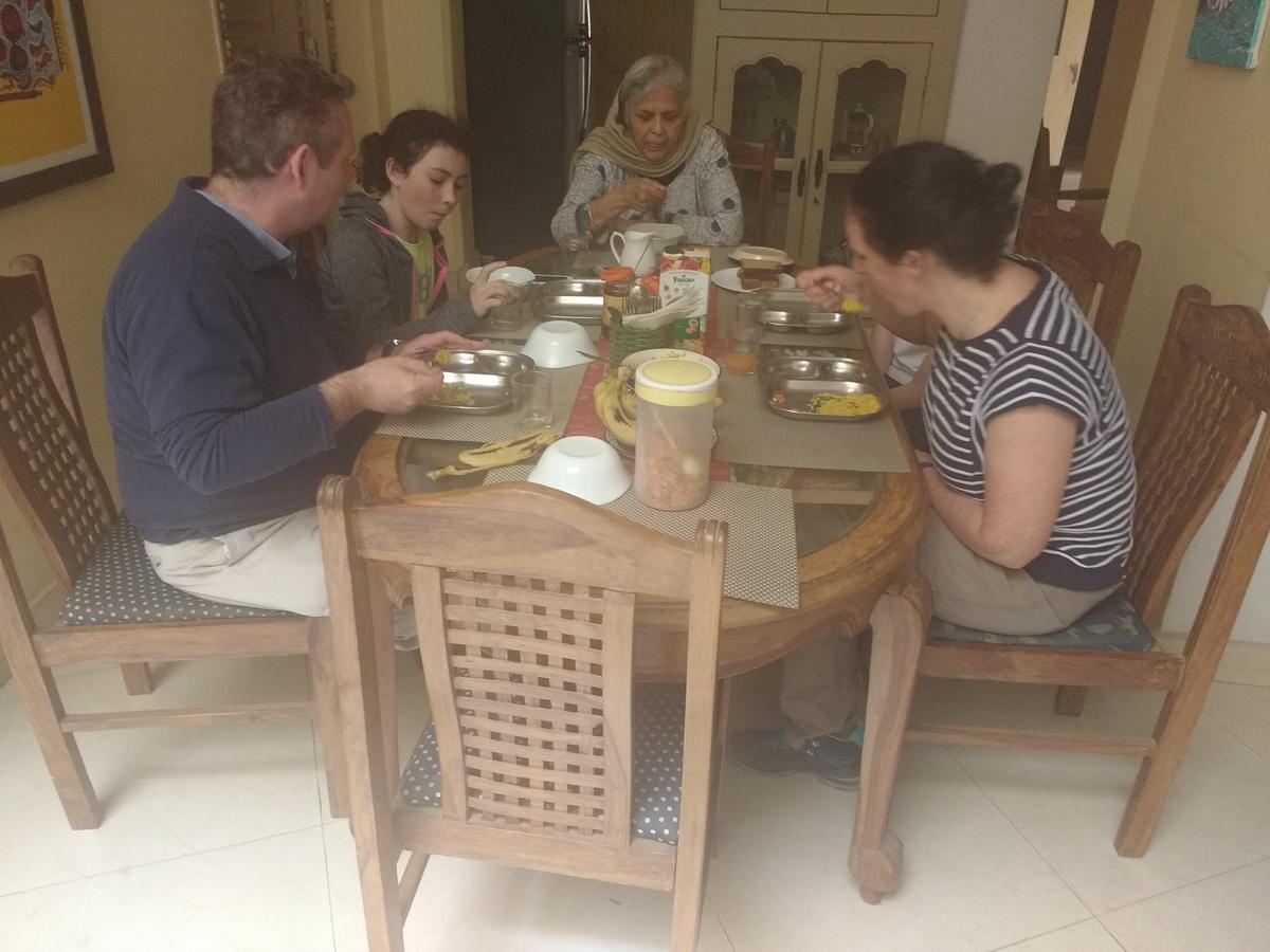 ורנאסי Granny'S Inn מראה חיצוני תמונה