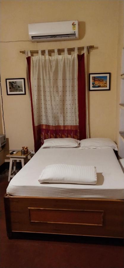ורנאסי Granny'S Inn חדר תמונה